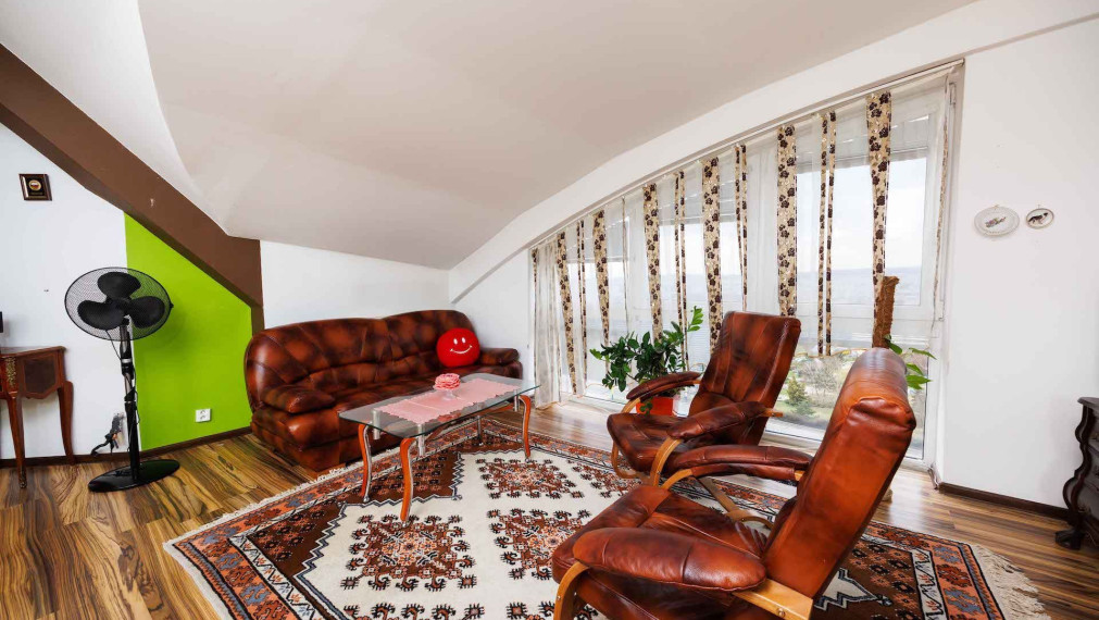 3 izbový byt 105 m2, Krosnianska ul., 6 posch., balkón