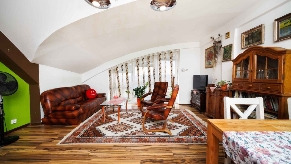 3 izbový byt 105 m2, Krosnianska ul., 6 posch., balkón