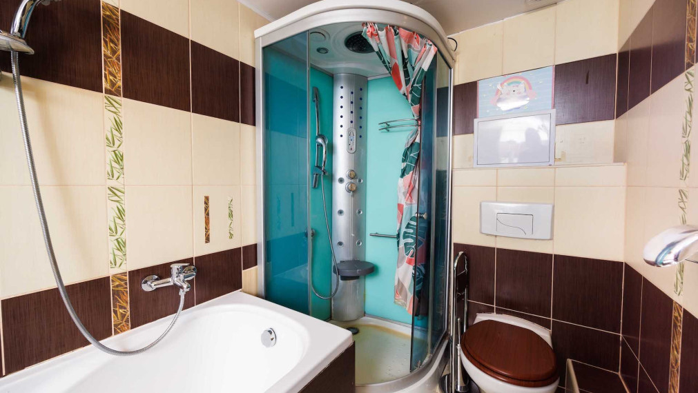 3 izbový byt 105 m2, Krosnianska ul., 6 posch., balkón