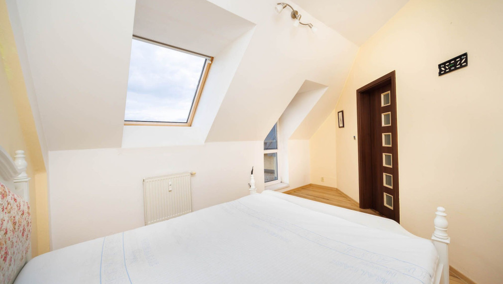 3 izbový byt 105 m2, Krosnianska ul., 6 posch., balkón