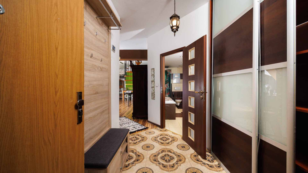 3 izbový byt 105 m2, Krosnianska ul., 6 posch., balkón