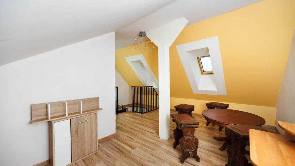 3 izbový byt 105 m2, Krosnianska ul., 6 posch., balkón