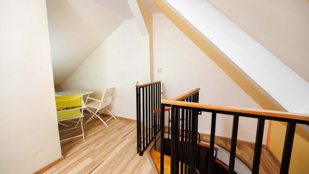 3 izbový byt 105 m2, Krosnianska ul., 6 posch., balkón