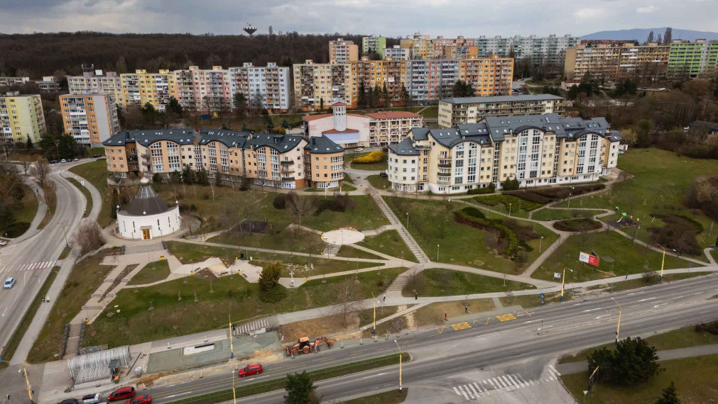 3 izbový byt 105 m2, Krosnianska ul., 6 posch., balkón