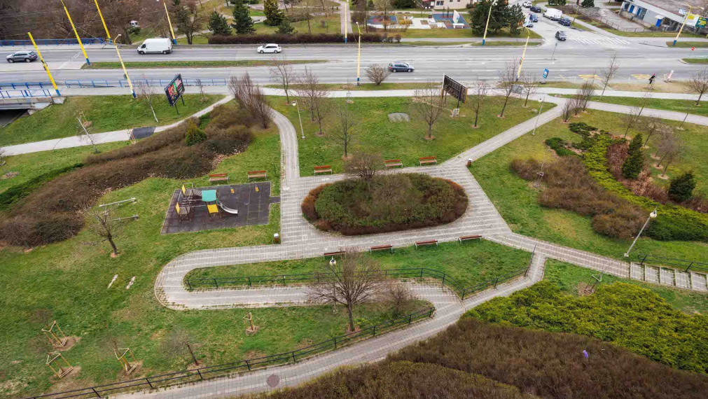 3 izbový byt 105 m2, Krosnianska ul., 6 posch., balkón