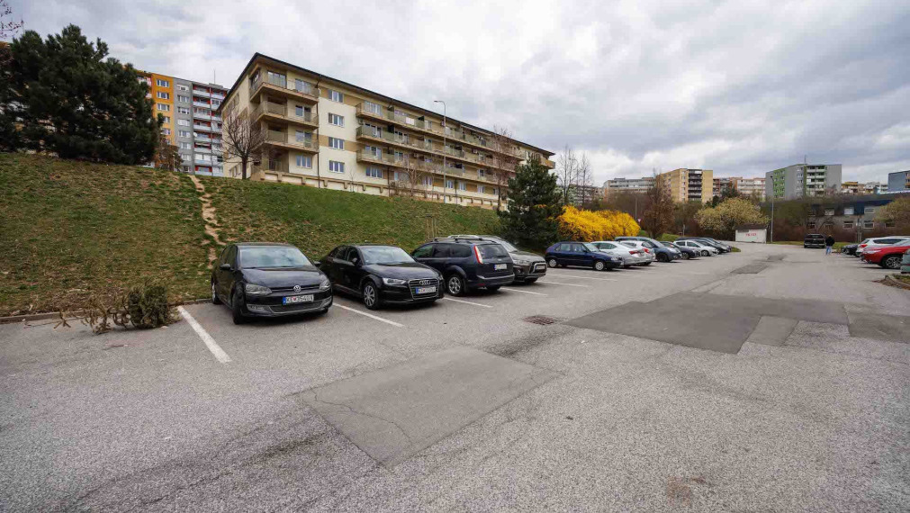 3 izbový byt 105 m2, Krosnianska ul., 6 posch., balkón