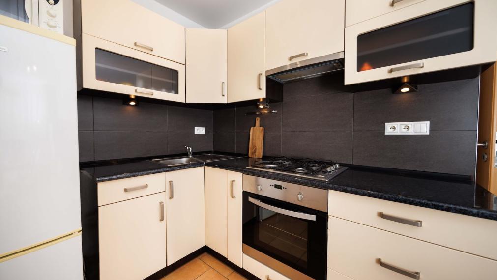 NOVINKA: 1,5 izb. byt po rekonštrukcii, Branisková ul., zariadený, 6./7.p., Košice - Staré mesto