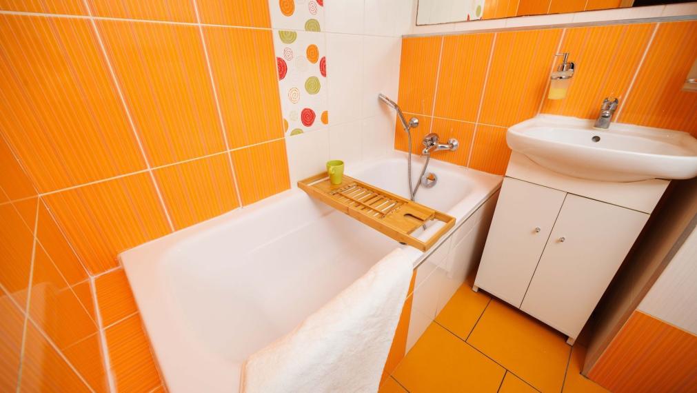 NOVINKA: 1,5 izb. byt po rekonštrukcii, Branisková ul., zariadený, 6./7.p., Košice - Staré mesto