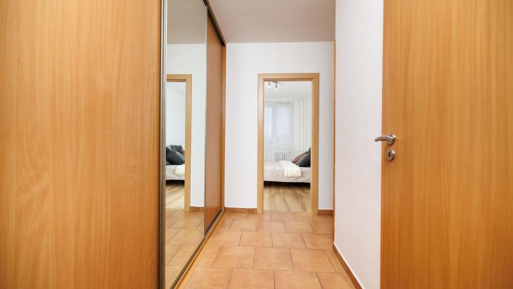 NOVINKA: 1,5 izb. byt po rekonštrukcii, Branisková ul., zariadený, 6./7.p., Košice - Staré mesto