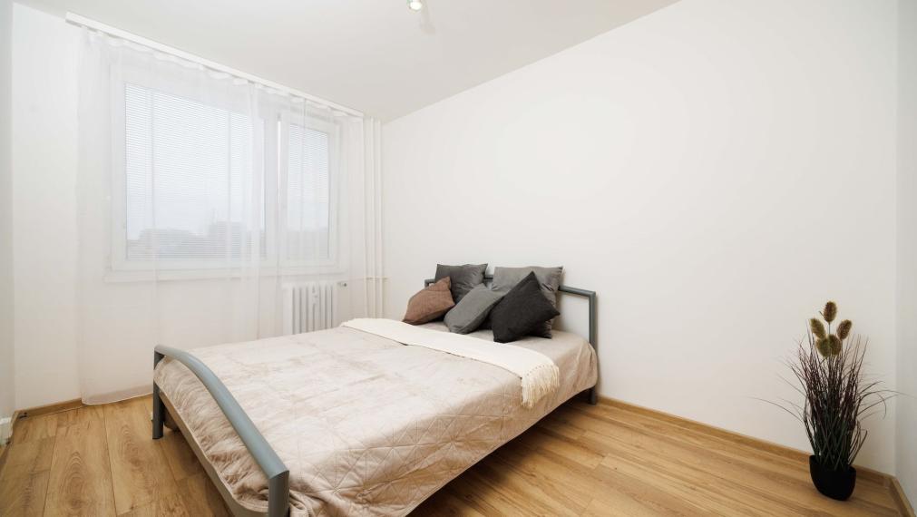 NOVINKA: 1,5 izb. byt po rekonštrukcii, Branisková ul., zariadený, 6./7.p., Košice - Staré mesto