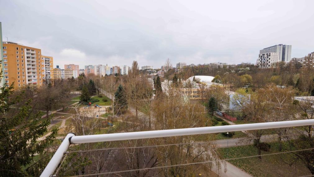 NOVINKA: 1,5 izb. byt po rekonštrukcii, Branisková ul., zariadený, 6./7.p., Košice - Staré mesto