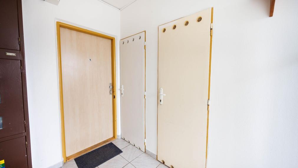 NOVINKA: 1,5 izb. byt po rekonštrukcii, Branisková ul., zariadený, 6./7.p., Košice - Staré mesto