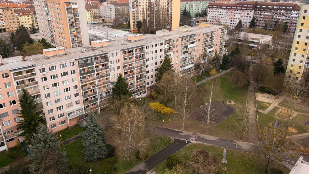 NOVINKA: 1,5 izb. byt po rekonštrukcii, Branisková ul., zariadený, 6./7.p., Košice - Staré mesto