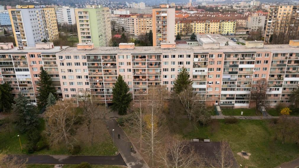 NOVINKA: 1,5 izb. byt po rekonštrukcii, Branisková ul., zariadený, 6./7.p., Košice - Staré mesto