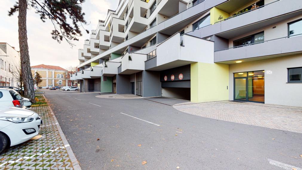 Rezidencia pri Radnici: 1+KK byt s loggiou štýlové bývanie 100m od Hlavnej