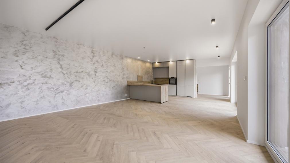 Rozhanovce | Novostavba: 5-izbový BUNGALOV, 3 kúpelne, TERASA, v nadštandarde s kuchyňou aj klímou 