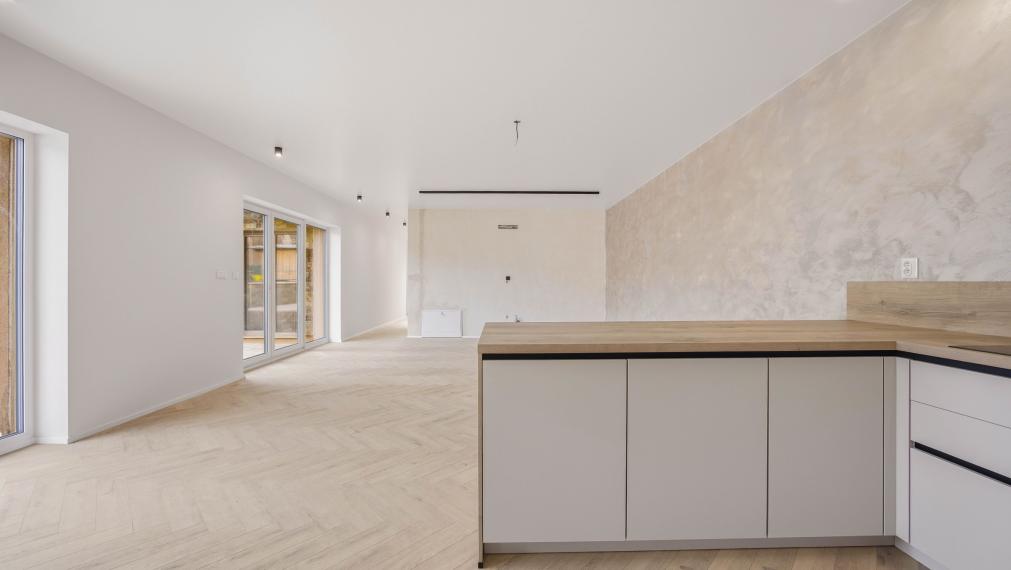 Rozhanovce | Novostavba: 5-izbový BUNGALOV, 3 kúpelne, TERASA, v nadštandarde s kuchyňou aj klímou 