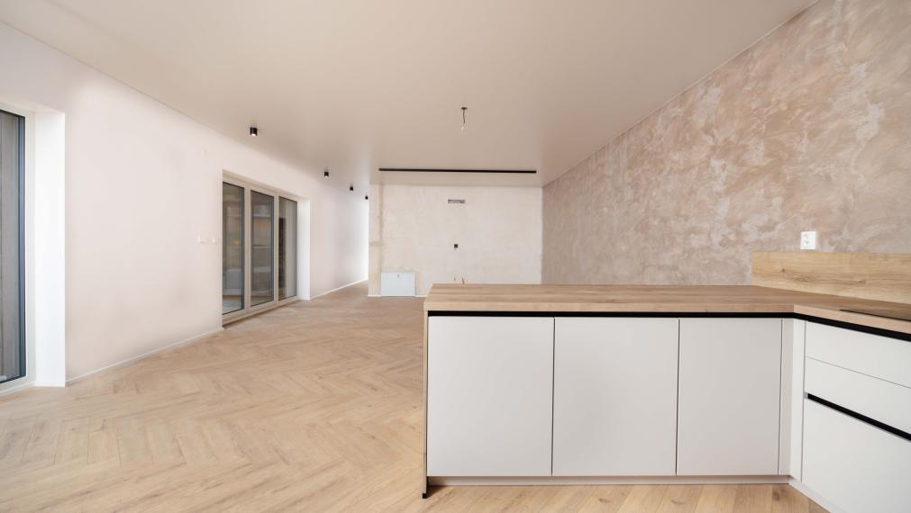 Rozhanovce | Novostavba: 5-izbový BUNGALOV, 3 kúpelne, TERASA, v nadštandarde s kuchyňou aj klímou 