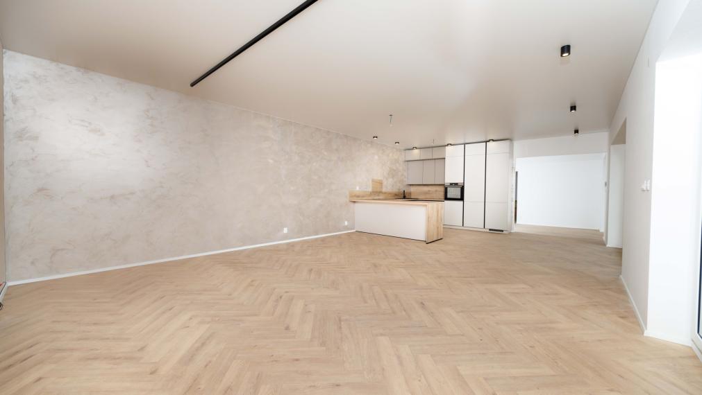 Rozhanovce | Novostavba: 5-izbový BUNGALOV, 3 kúpelne, TERASA, v nadštandarde s kuchyňou aj klímou 