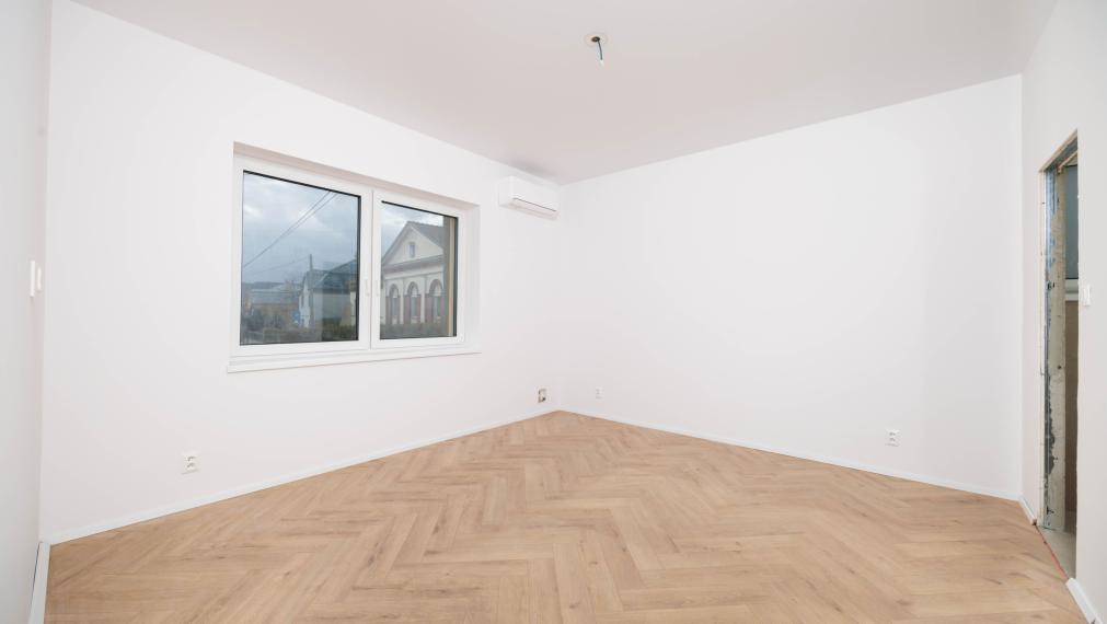 Rozhanovce | Novostavba: 5-izbový BUNGALOV, 3 kúpelne, TERASA, v nadštandarde s kuchyňou aj klímou 