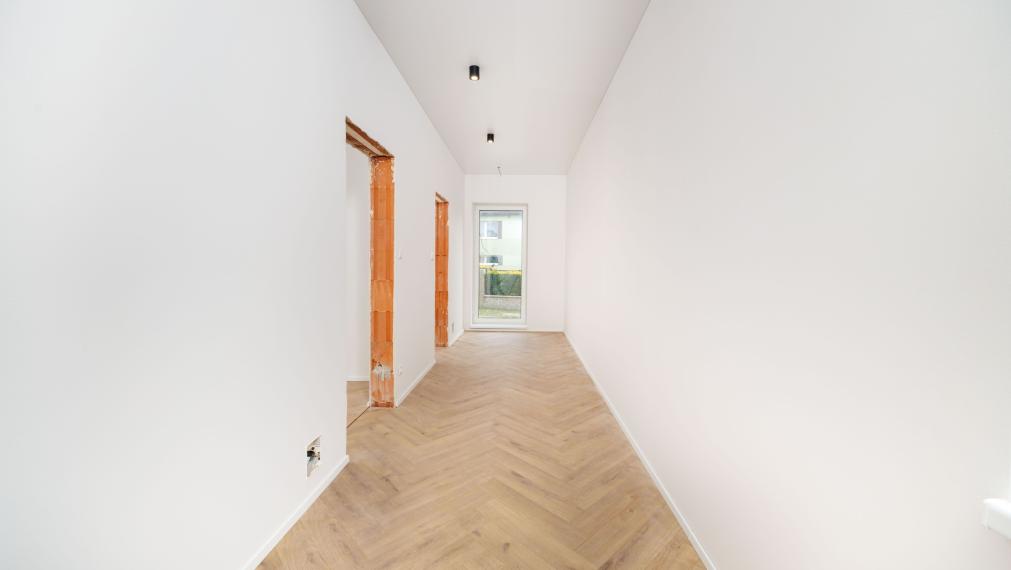 Rozhanovce | Novostavba: 5-izbový BUNGALOV, 3 kúpelne, TERASA, v nadštandarde s kuchyňou aj klímou 