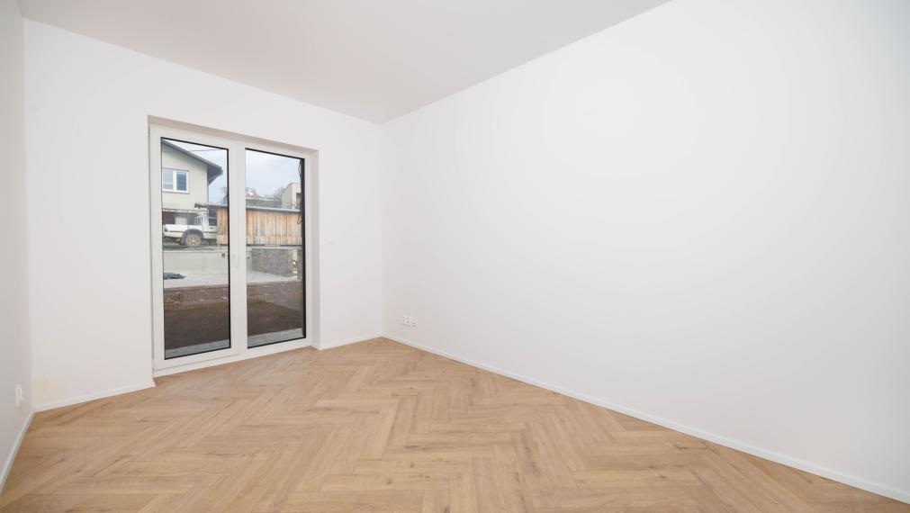 Rozhanovce | Novostavba: 5-izbový BUNGALOV, 3 kúpelne, TERASA, v nadštandarde s kuchyňou aj klímou 