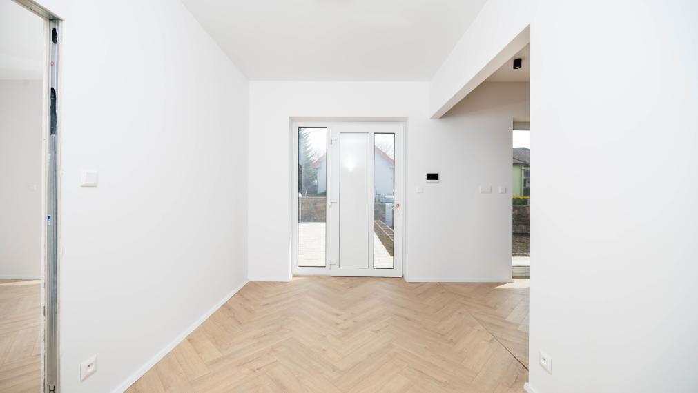 Rozhanovce | Novostavba: 5-izbový BUNGALOV, 3 kúpelne, TERASA, v nadštandarde s kuchyňou aj klímou 