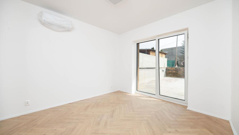 Rozhanovce | Novostavba: 5-izbový BUNGALOV, 3 kúpelne, TERASA, v nadštandarde s kuchyňou aj klímou 