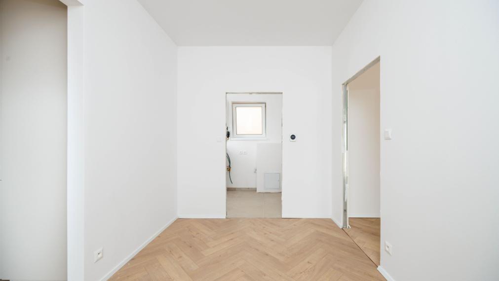 Rozhanovce | Novostavba: 5-izbový BUNGALOV, 3 kúpelne, TERASA, v nadštandarde s kuchyňou aj klímou 