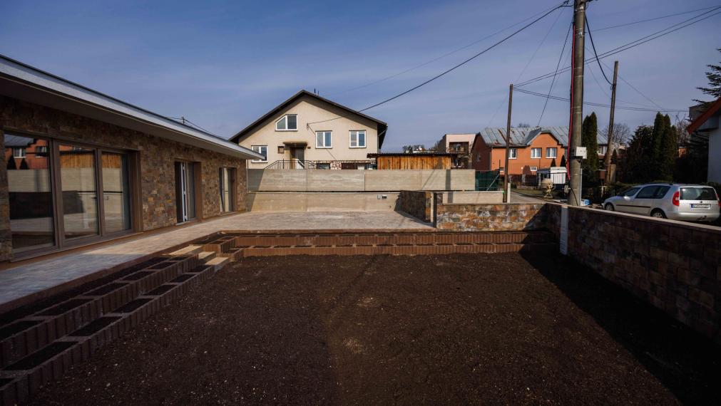 Rozhanovce | Novostavba: 5-izbový BUNGALOV, 3 kúpelne, TERASA, v nadštandarde s kuchyňou aj klímou 