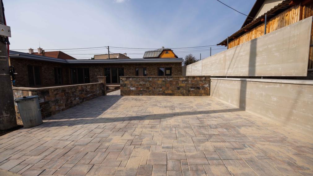 Rozhanovce | Novostavba: 5-izbový BUNGALOV, 3 kúpelne, TERASA, v nadštandarde s kuchyňou aj klímou 