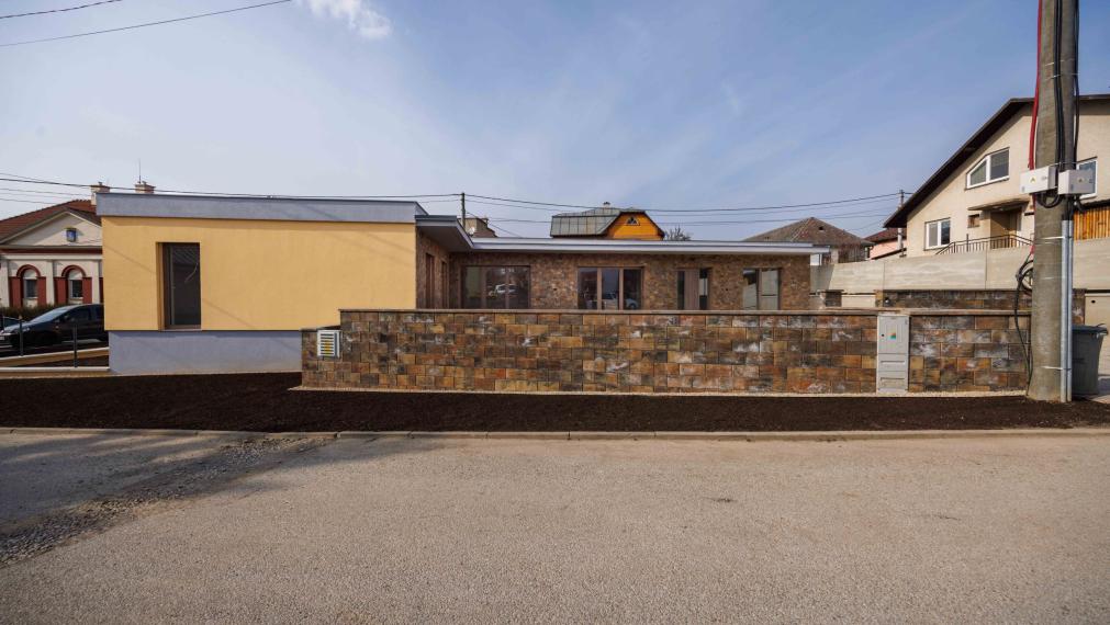 Rozhanovce | Novostavba: 5-izbový BUNGALOV, 3 kúpelne, TERASA, v nadštandarde s kuchyňou aj klímou 