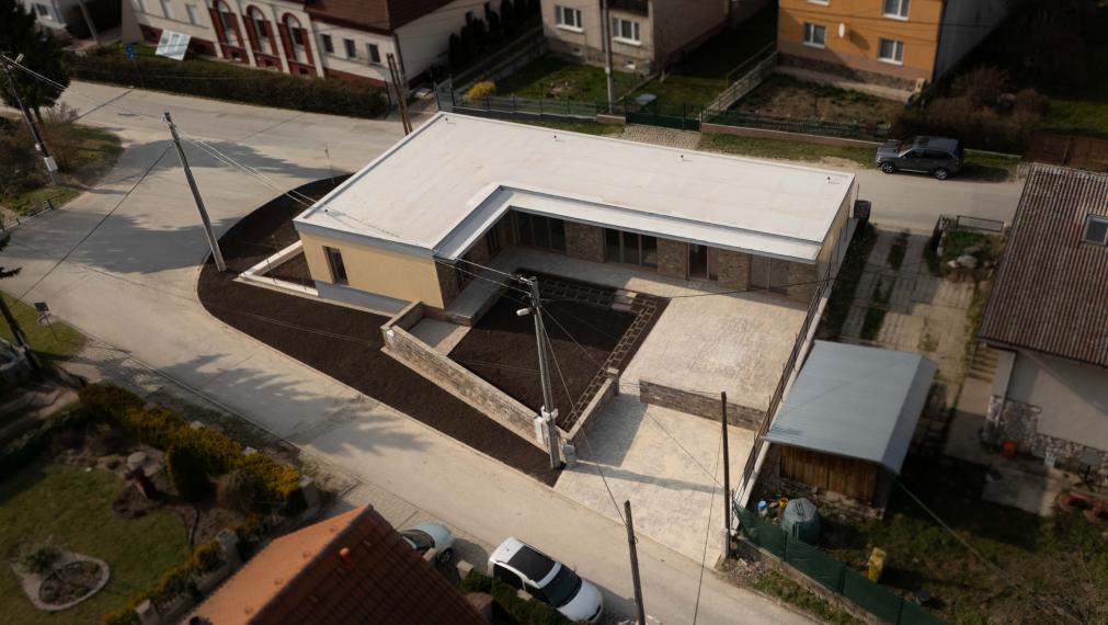 Rozhanovce | Novostavba: 5-izbový BUNGALOV, 3 kúpelne, TERASA, v nadštandarde s kuchyňou aj klímou 