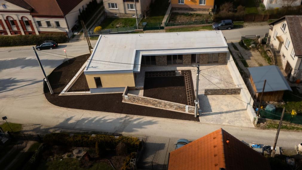 Rozhanovce | Novostavba: 5-izbový BUNGALOV, 3 kúpelne, TERASA, v nadštandarde s kuchyňou aj klímou 