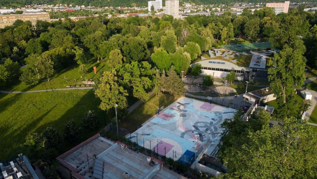 UBYTOVŇA V MESTSKOM PARKU KOŠICE, pozemok, parkovisko