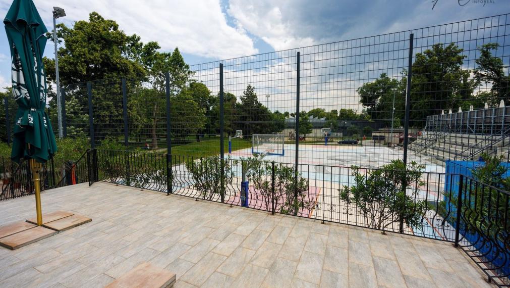 UBYTOVŇA V MESTSKOM PARKU KOŠICE, pozemok, parkovisko