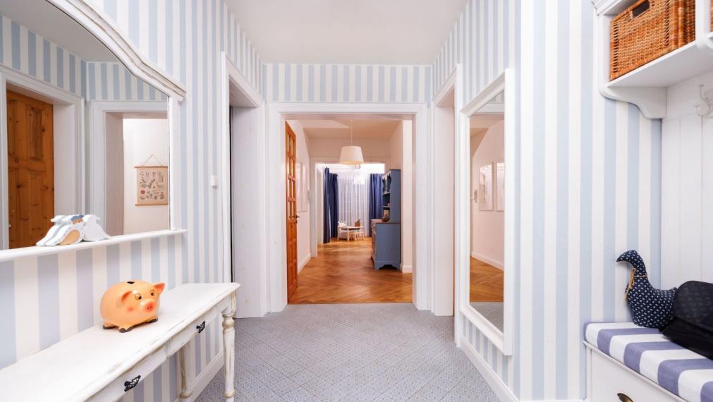 DOM BAŠKA, 350 M2 ÚŽ. PLOCHA, 882 M2 POZEMOK, VŠETKY IS