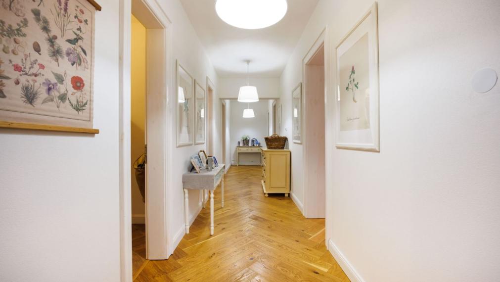 DOM BAŠKA, 350 M2 ÚŽ. PLOCHA, 882 M2 POZEMOK, VŠETKY IS