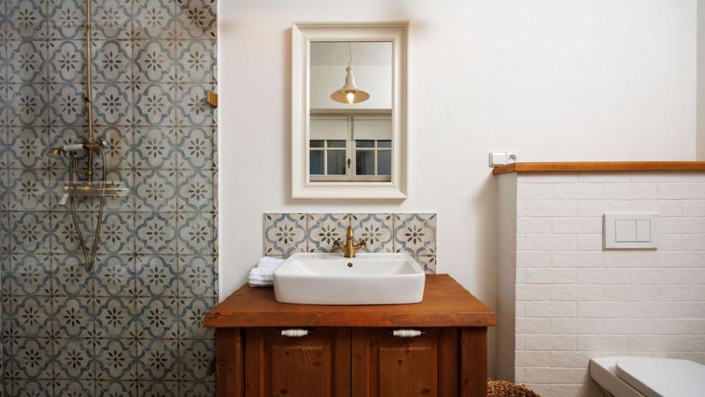 DOM BAŠKA, 350 M2 ÚŽ. PLOCHA, 882 M2 POZEMOK, VŠETKY IS