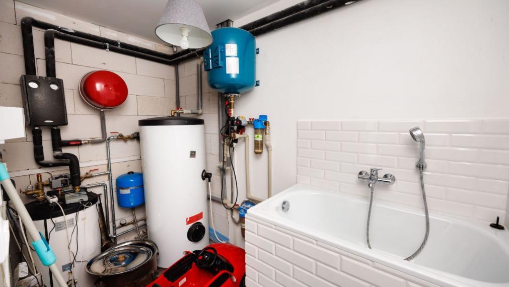 DOM BAŠKA, 350 M2 ÚŽ. PLOCHA, 882 M2 POZEMOK, VŠETKY IS