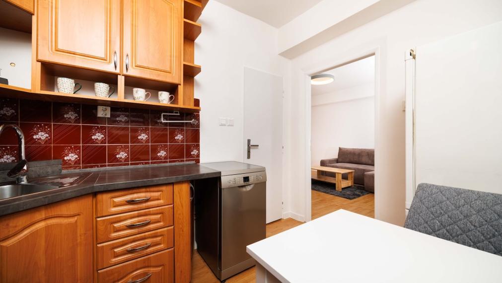 PRENÁJOM: 2-izb. PRI CENTRE | Južná trieda 22 | zariadený | Loggia | rekonštruovaný