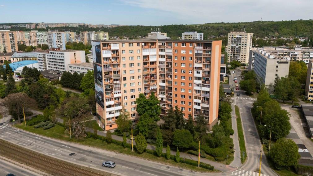 PRENÁJOM: 2-izb. PRI CENTRE | Južná trieda 22 | zariadený | Loggia | rekonštruovaný