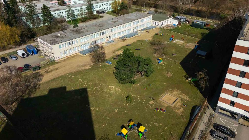 TOP: 3 izb. byt s loggiou, KOMPL. REK., zariadený, Stálicová ul., Košice - Nad Jazerom.
