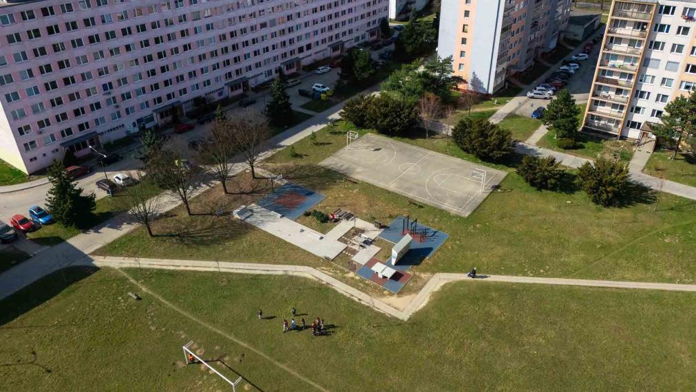 TOP: 3 izb. byt s loggiou, KOMPL. REK., zariadený, Stálicová ul., Košice - Nad Jazerom.
