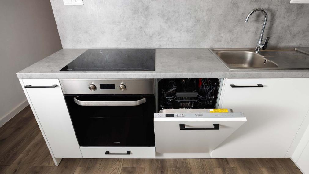 PRENÁJOM. 3 izb. byt, kompl. rek., 68 m2, 5/5 p., loggia, pivnica, Košice - Terasa