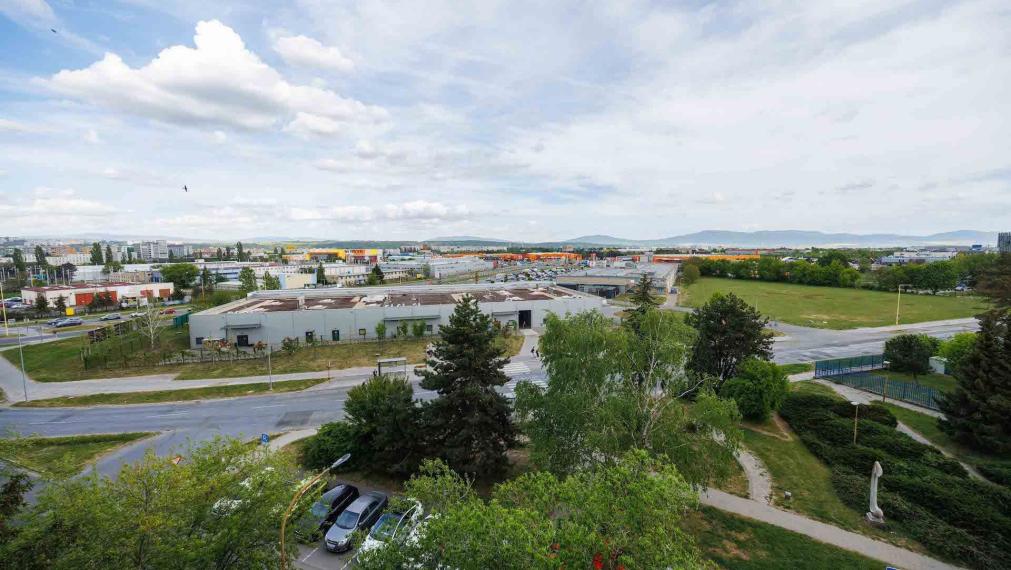 PRENÁJOM. 3 izb. byt, kompl. rek., 68 m2, 5/5 p., loggia, pivnica, Košice - Terasa