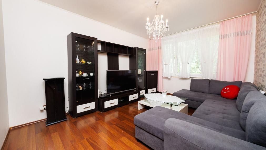 TOP: 2-izb. byt Nad jazerom, 51 m²: čiastočná rekonštrukcia, tichá lokalita a možnosť okamžitého prenájmu!