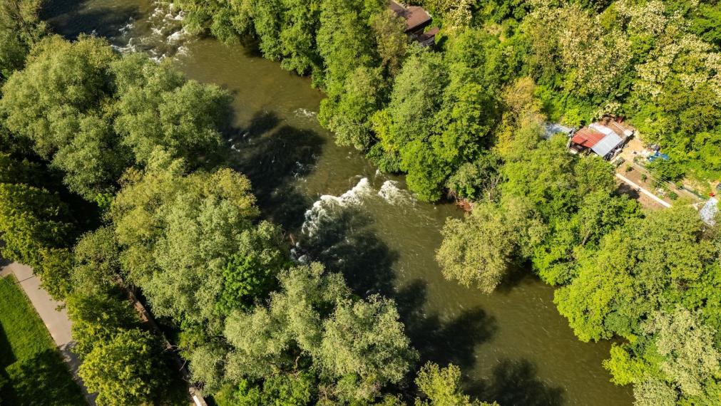 TOP: 2-izb. byt Nad jazerom, 51 m²: čiastočná rekonštrukcia, tichá lokalita a možnosť okamžitého prenájmu!