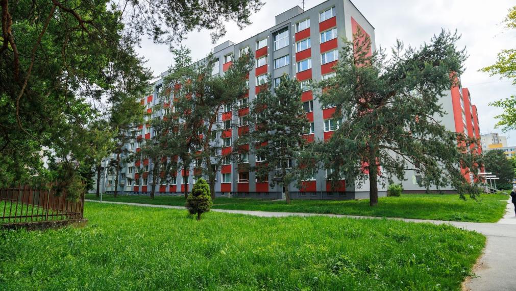TOP: 2-izb. byt Nad jazerom, 51 m²: čiastočná rekonštrukcia, tichá lokalita a možnosť okamžitého prenájmu!
