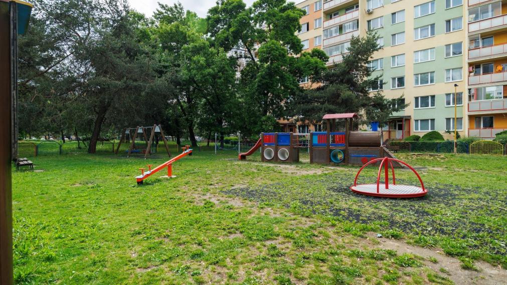 TOP: 2-izb. byt Nad jazerom, 51 m²: čiastočná rekonštrukcia, tichá lokalita a možnosť okamžitého prenájmu!